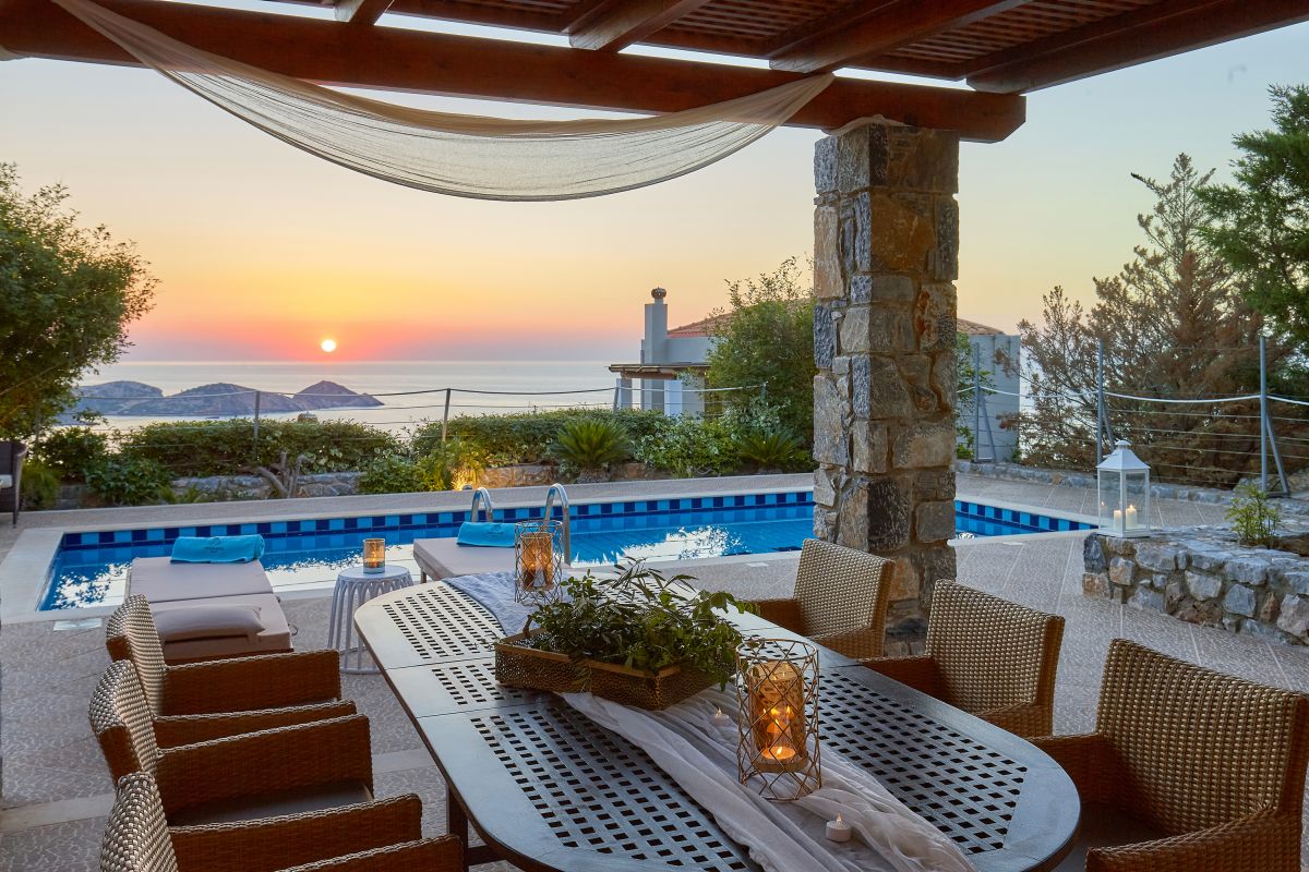 Seaview villa rent heraklion, crete villa greece, rent pool villa crete